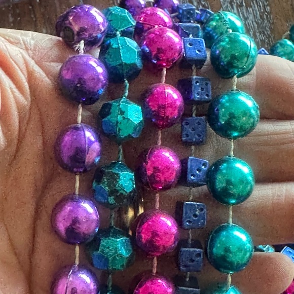 Marti Gras Beads 4LBS Mixed Length Shape & Color 40 Necklaces - Picture 5 of 10